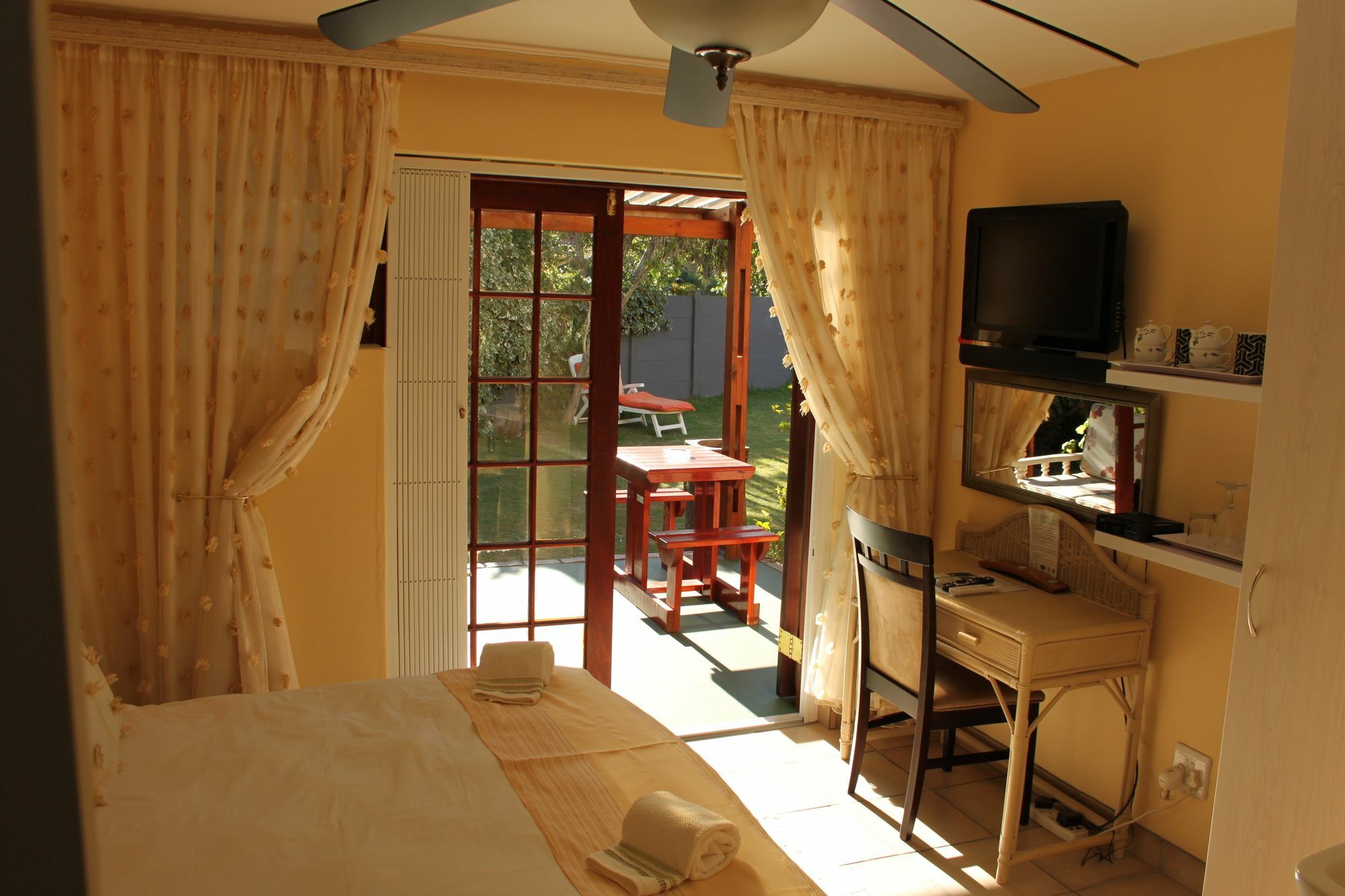 Pelican Lodge Guesthouse Sedgefield Exterior photo